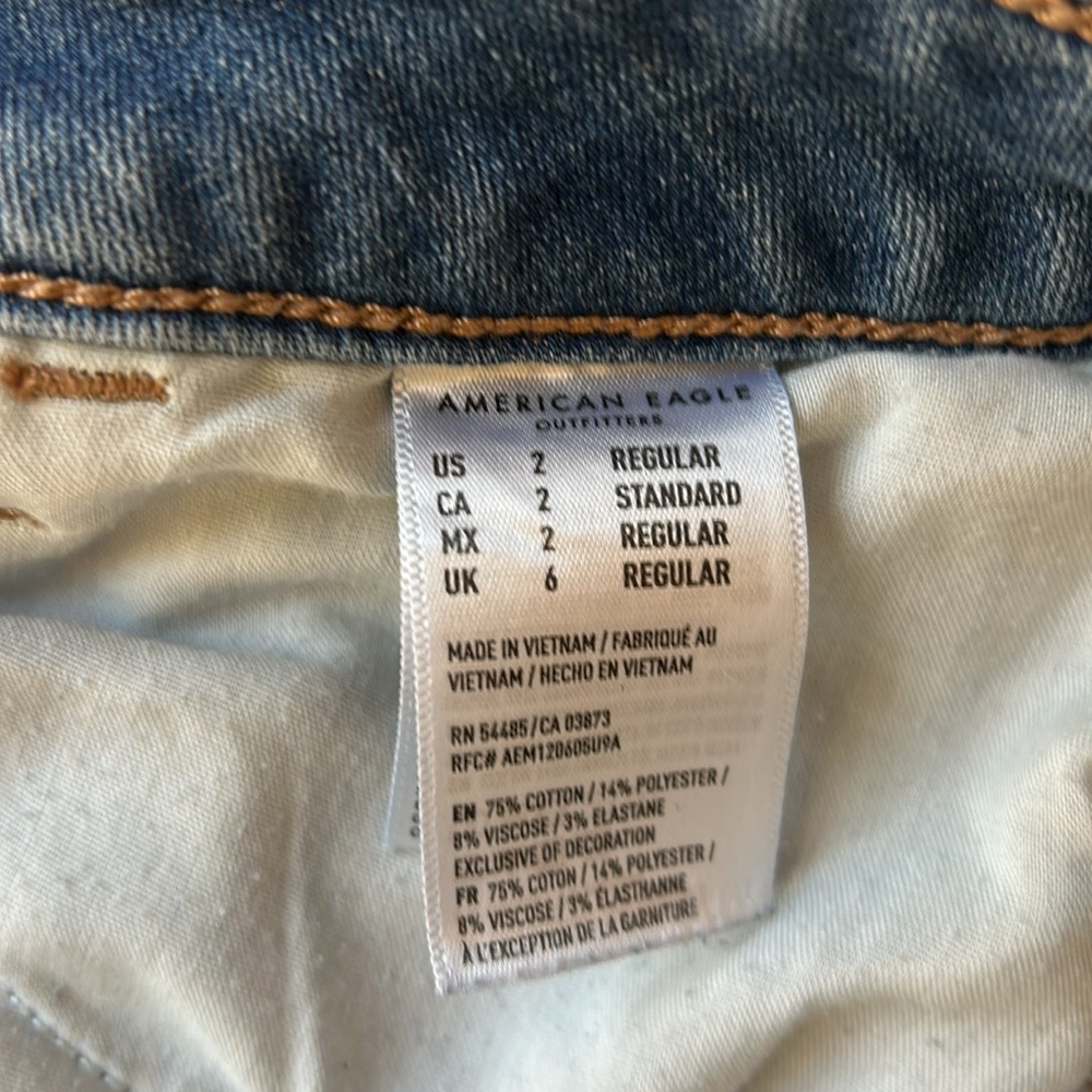 American Eagle Woman’s denim skinny jean. Next Level stretch. Size 2. - Picture 4 of 4